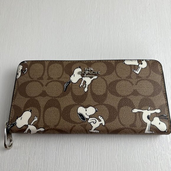 NWT Coach x Peanuts Snoopy Wristlet Wallet - Picture 3 of 9